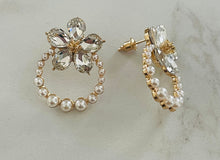 Load image into Gallery viewer, Daisy Earrings
