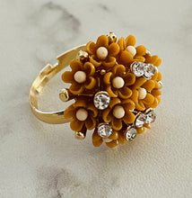 Load image into Gallery viewer, Daisy Ring
