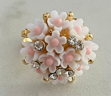Load image into Gallery viewer, Daisy Ring
