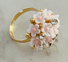 Load image into Gallery viewer, Daisy Ring
